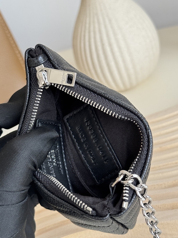 イヴサンローラン財布全体デザイン